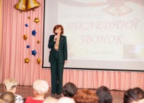 Оксана Дектерева поздравила выпускников школы № 35