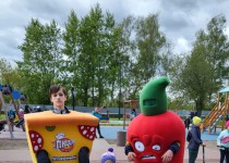 На территории ТОС №10 «Мончегорский» состоялась праздничная программа «Автозаводцы — мы и тем горды!», посвященная