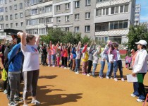 На территории ТОС №5 состоялось спортивное мероприятие к 90 -летию Автозаводского района «90 шагов к победе»