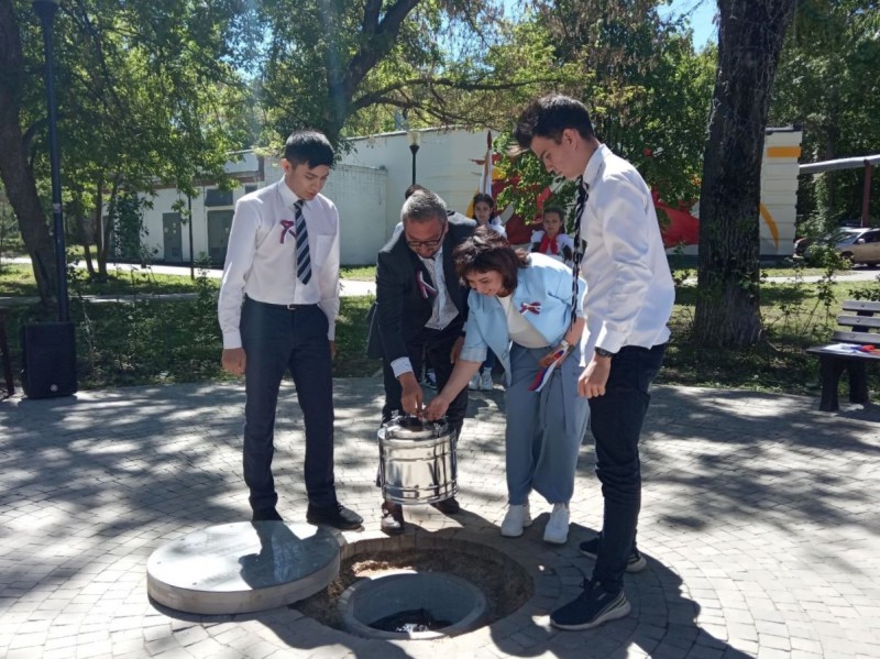 Жанна Скворцова приняла участие в церемонии закладки «капсулы времени» в сквере у Дома офицеров