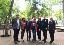 Оксана Дектерева приняла участие в экологической акции в парке Свердлова