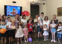 Жанна Скворцова поздравила многодетные семьи Нижегородского района с Днем семьи, любви и верности