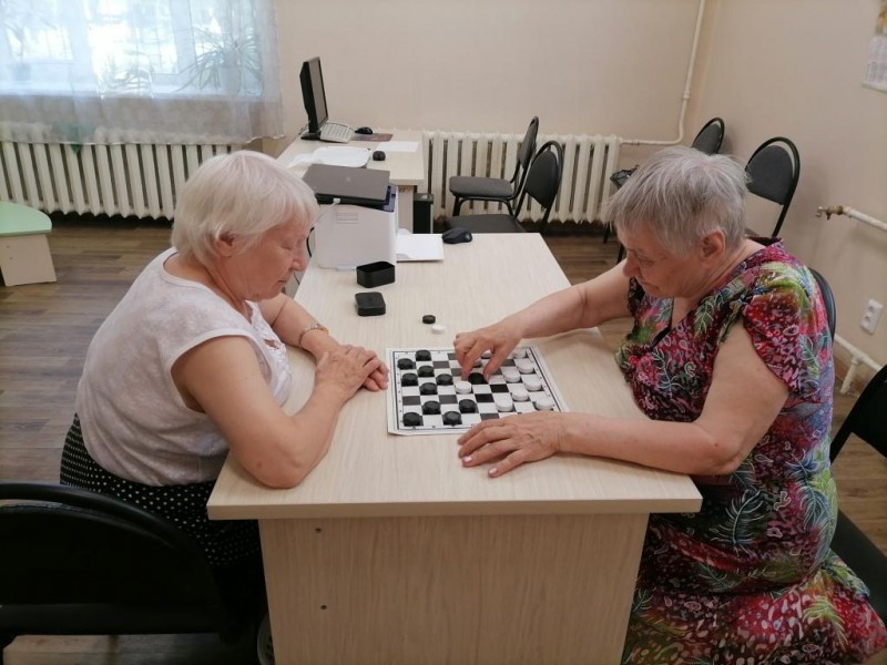 В ТОС № 3 прошла игра в шашки среди активных жителей