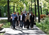 Депутаты городской Думы оценили содержание парков Станкозавода и «Дубки» в Ленинском районе