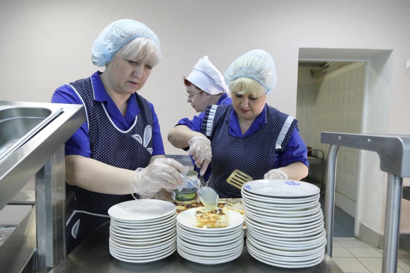 Городская Дума одобрила предоставление бесплатного питания в школах прибывшим из ДНР и ЛНР детям