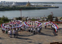 Молодежная палата Нижнего Новгорода провела акцию «Цвета российского флага»