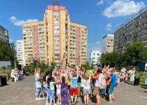 Павел Пашинин помог провести детский праздник ко Дню города на улице Культуры
