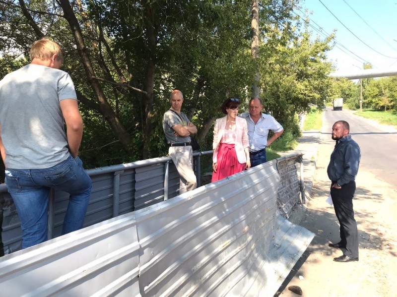 Оксана Дектерева приняла участие в совещании по вопросу ремонта пешеходной дорожки на улице Яблоневой