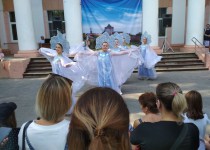 Праздничное мероприятие «АРТ — АЛЛЕЯ 90!» состоялось на территории Автозаводского района