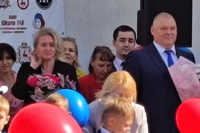 Юлия Мантурова поздравила первоклассников школы № 118 с Днем знаний