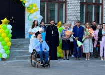 Роман Пономаренко принял участие в торжественной линейке в школе № 170 Автозаводского района