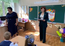 Оксана Дектерева поздравила с Днем знаний учеников и педагогический коллектив школы №35