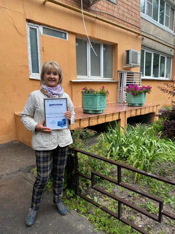 Жанна Скворцова поздравила жителей дома № 7 по улице Звездинка с победой на конкурсе