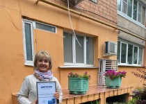 Жанна Скворцова поздравила жителей дома № 7 по улице Звездинка с победой на конкурсе