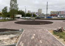 Юлия Мантурова ознакомилась с ходом работ по благоустройству сквера в микрорайоне «Бурнаковский»