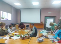 ТОС № 16 поселка Мостоотряд совместно с библиотекой им. Радищева провели занятие по рукоделию для жителей