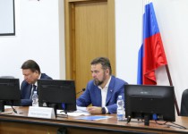 Меры поддержки субъектов МСП в связи с санкционными ограничениями обсудили депутаты на заседании комиссии Думы по экономике