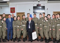 Герой России Алексей Новиков по приглашению председателя городской Думы Олега Лавричева встретился с нижегородскими школьниками