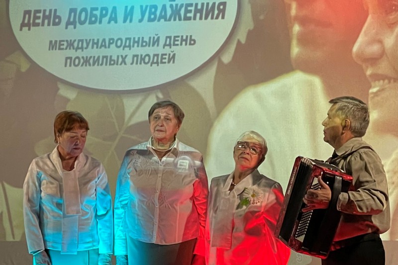 Николай Чернышов принял участие в праздничном концерте, посвященном Международному дню пожилых людей