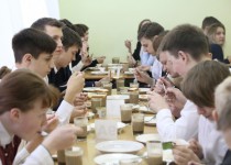 Городская Дума одобрила предоставление бесплатного питания в школах для детей мобилизованных и добровольцев