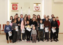 В городской Думе Нижнего Новгорода прошла встреча юных спортсменов из Шахтерска с российским боксером Андреем Сироткиным