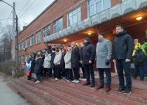 Владимир Поддымников-Гордеев принял участие в церемонии поднятия государственного флага в школе № 174