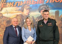 Владимир Тарасов посетил иммерсивный киноспектакль «Вежливые люди»