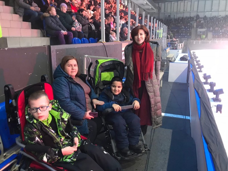 Оксана Дектерева организовала посещение ледового мюзикла «Аленький цветочек» для детей с ограниченными возможностями здоровья