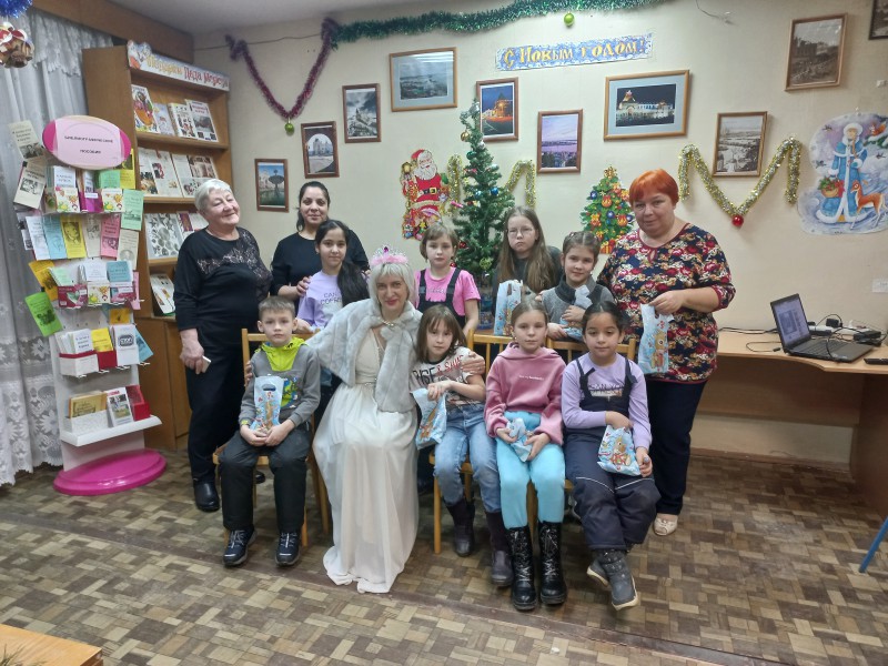 Юлия Мантурова помогла организовать праздник «Новогодние огни приглашают в сказку»