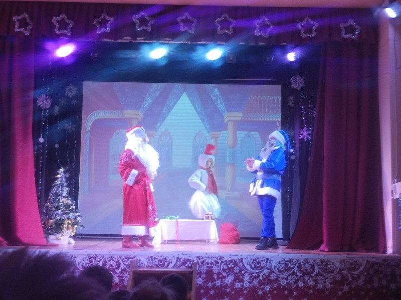 Новогодний спектакль для детей из многодетных семей ТОС поселка Копосово