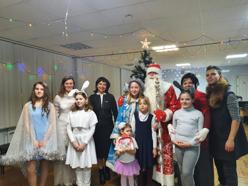 Жанна Скворцова поздравила с новогодними праздниками воспитанников центра «Росток»
