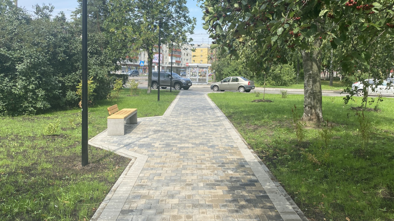 Cквер перед Домом одежды