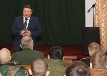 «Верим, что наши бойцы достойно переживут выпавшие на их долю испытания», - Олег Лавричев