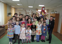 Инна Ванькина с артистами Нижегородского ТЮЗа посетила ЛНР