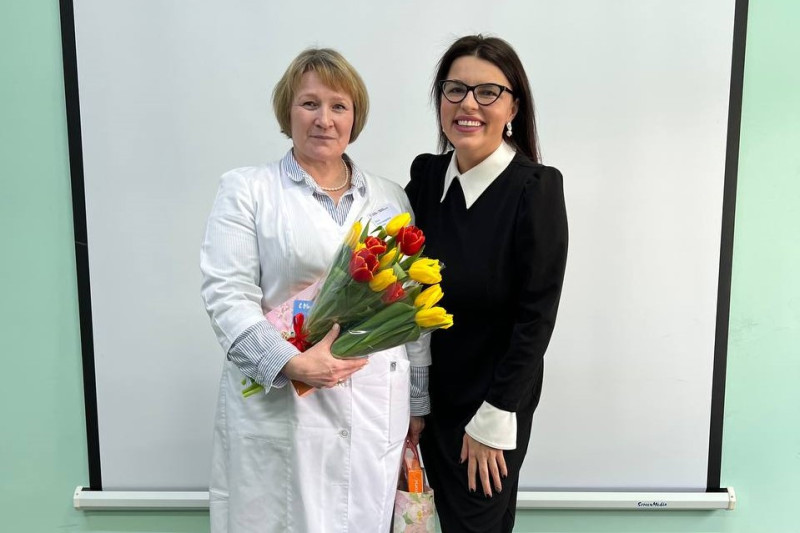 Мария Самоделкина поздравила врачей поликлиники №4 с Международным женским днем