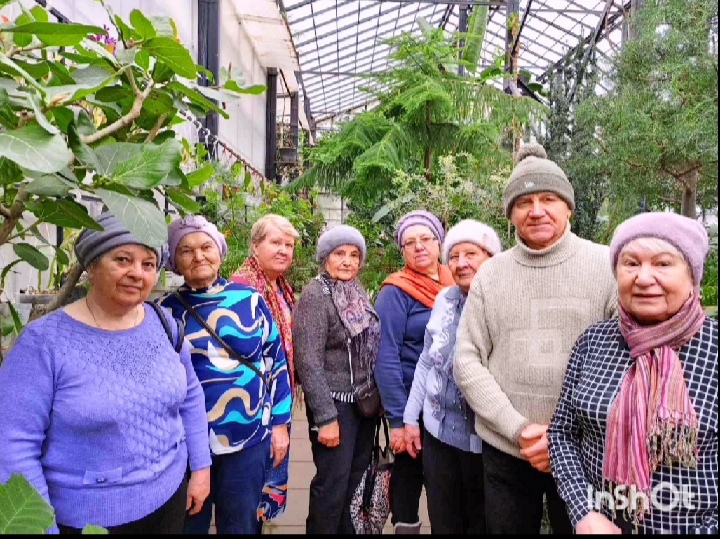 Жители ТОС поселка Светлоярский и 7-го микрорайона на экскурсии в Ботаническом саду