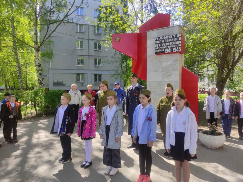 Памятное мероприятие, посвященное Дню Победы, состоялось у стелы памяти политбойцов Великой Отечественной войны 1941−1945 гг.