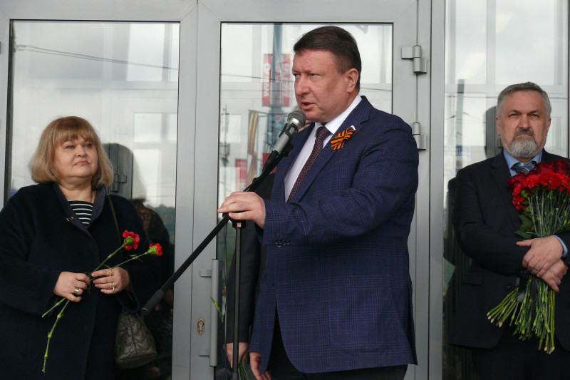 Олег Лавричев принял участие в открытии мемориальной доски Евгению Белоусову, руководившему АО «НПП «Полет» с 1972 по 2009 год