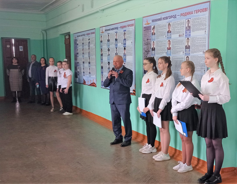 Владимир Тарасов принял участие в торжественном митинге, посвященном Дню Победы, в школе №145