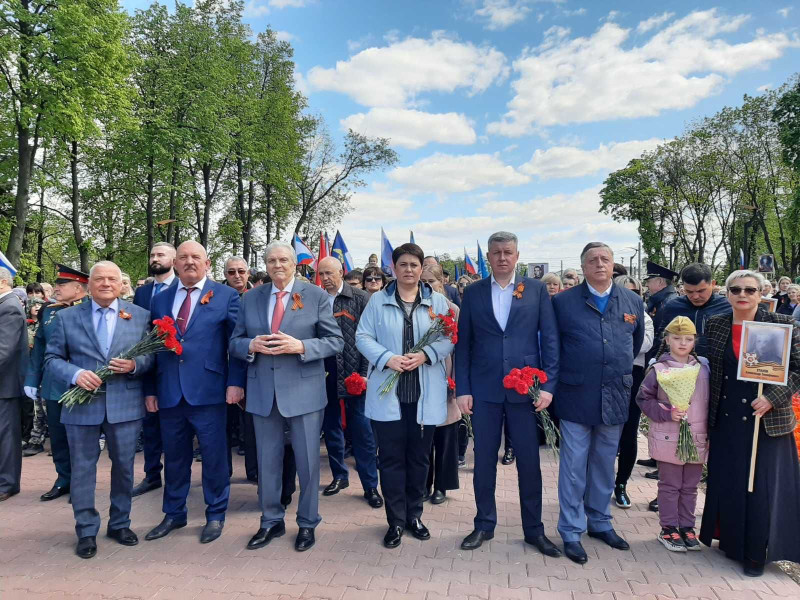 В День Победы Владимир Тарасов принял участие в памятном мероприятии в сквере Славы