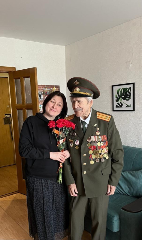 Инна Ванькина поздравила с Днем Победы ветеранов, проживающих в Канавинском районе
