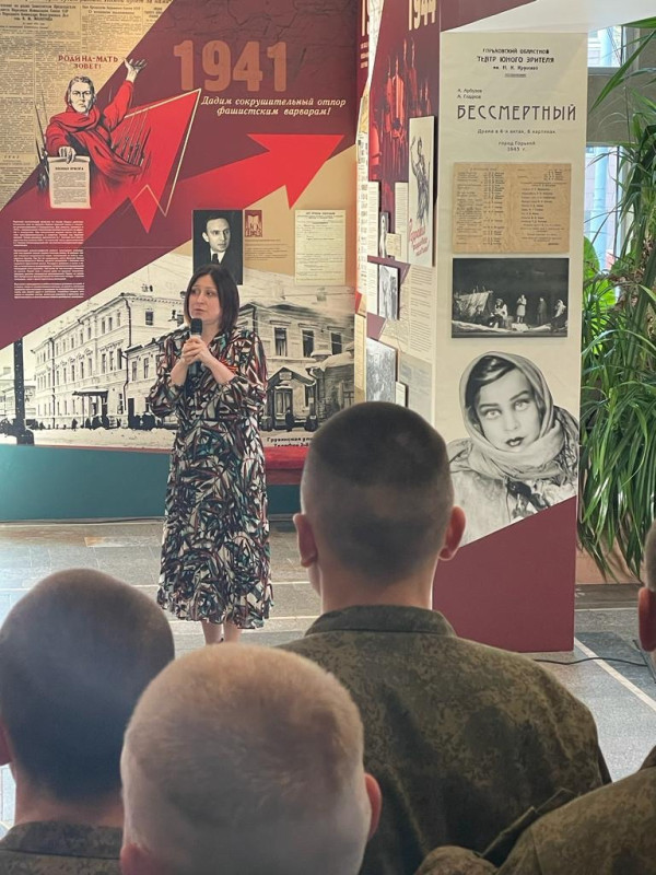 Инна Ванькина открыла выставку «Горьковский ТЮЗ в годы Великой Отечественной войны»