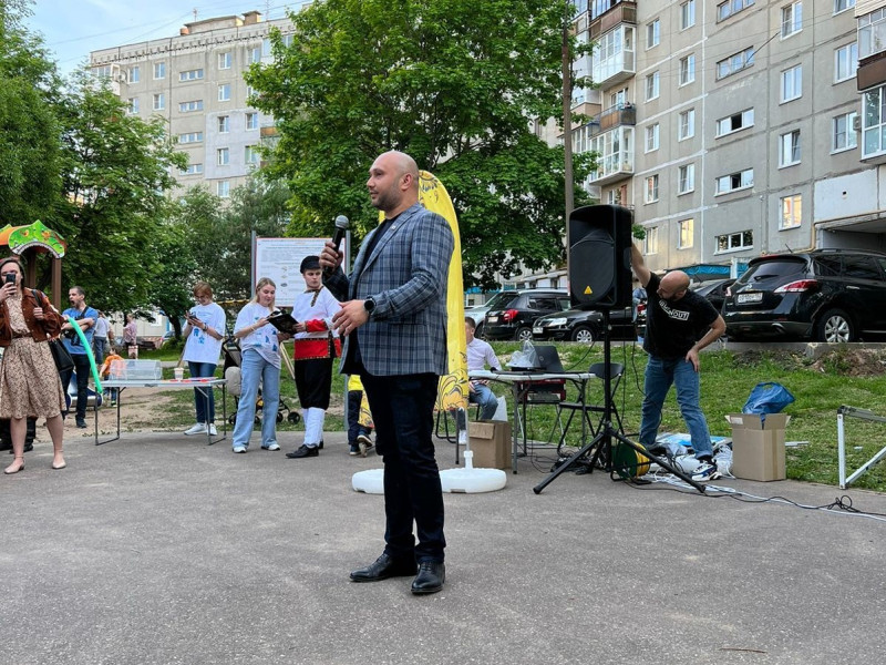 Владимир Поддымников-Гордеев посетил праздничное мероприятие «Всем двором»