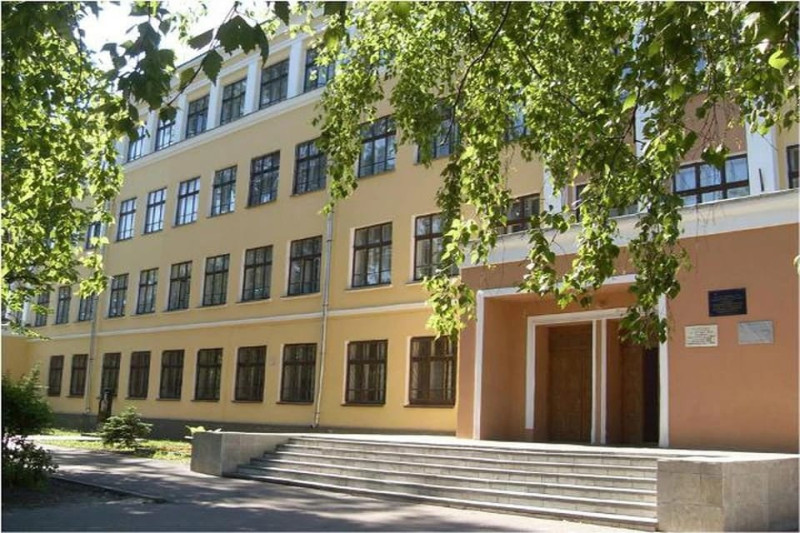 Владимир Амельченко поздравил с юбилеем гимназию N136 Автозаводского района
