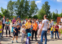 На территории ТОС №10 «Мончегорский» прошла игровая программа для детей в рамках проекта «Играем вместе»