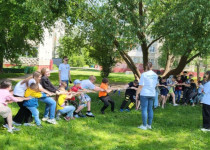 На территории ТОС №10 «Мончегорский» прошла игровая программа для детей в рамках проекта «Играем вместе»