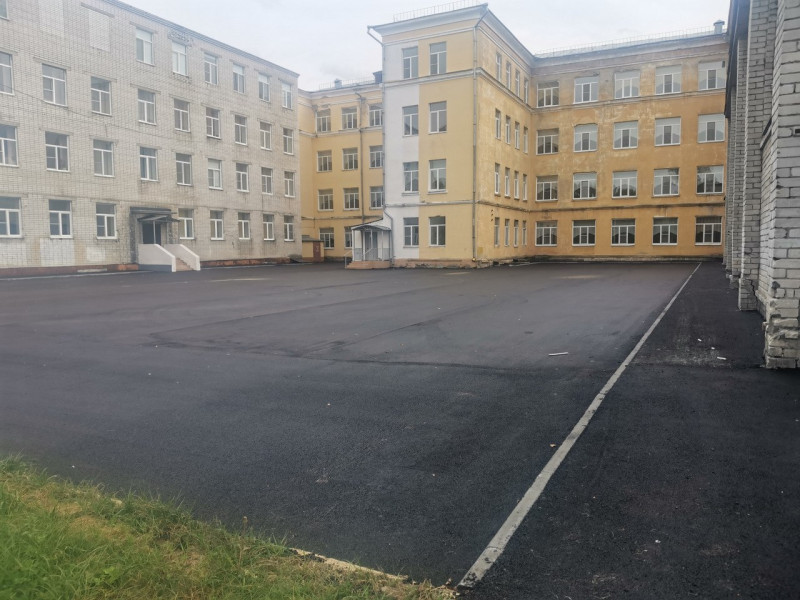 Ремонт асфальтового покрытия площадки на территории МБОУ Гимназия № 136, расположенного по адресу: город Нижний Новгород, улица Дьяконова 1Б