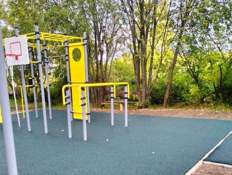 Установка детских игровых элементов у д.180 по улице Родионова