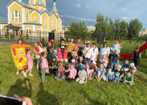 В посёлке Парижской Коммуны прошёл праздник «Летнее настроение» ко Дню молодежи