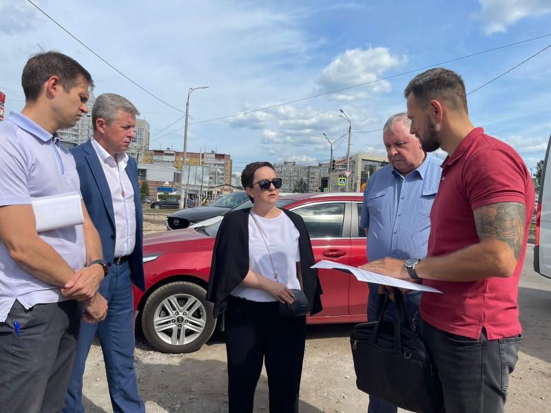 Депутаты городской Думы проверили ход ремонта дорог в Автозаводском районе